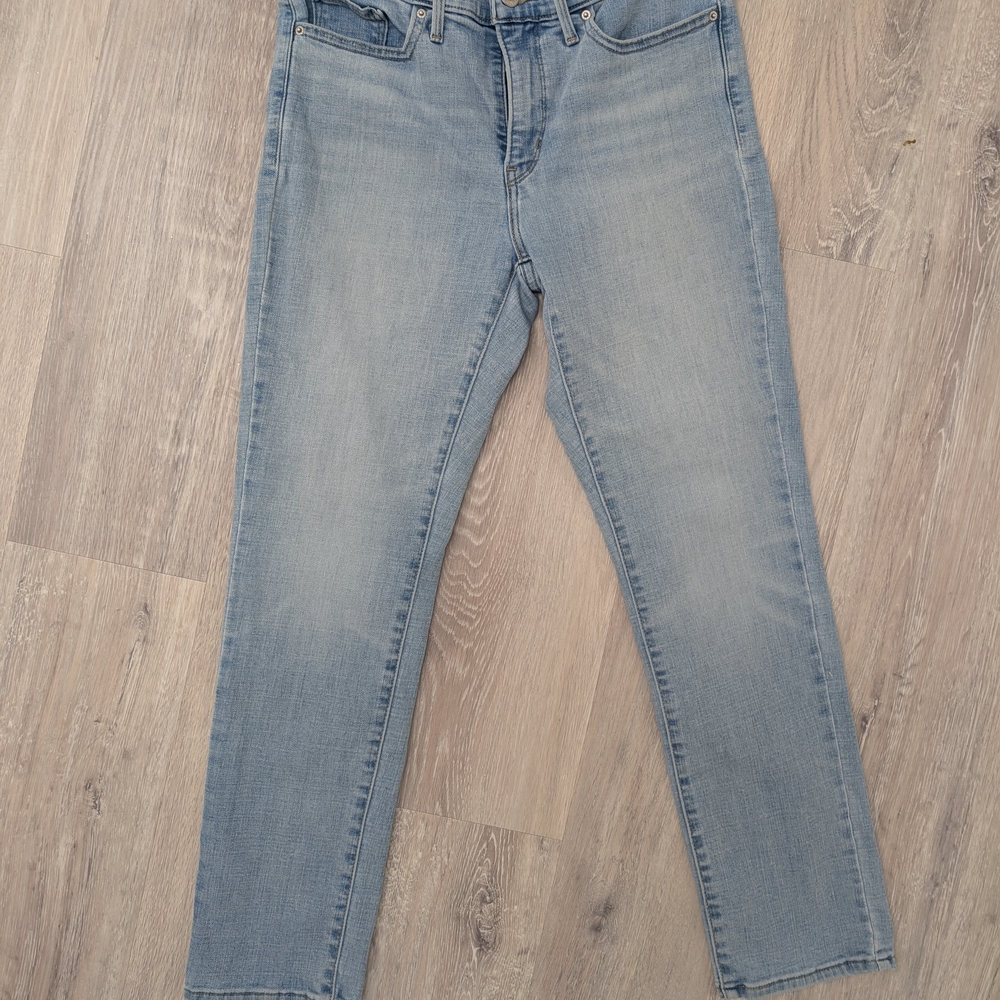 Levi's Women's Light Blue Straight Leg Jeans
